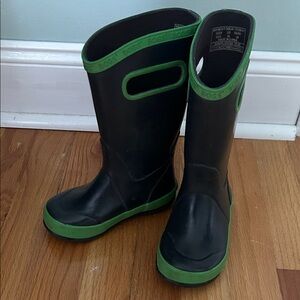 BOGS Kids' Black and Green Waterproof Rain Boots sz 10